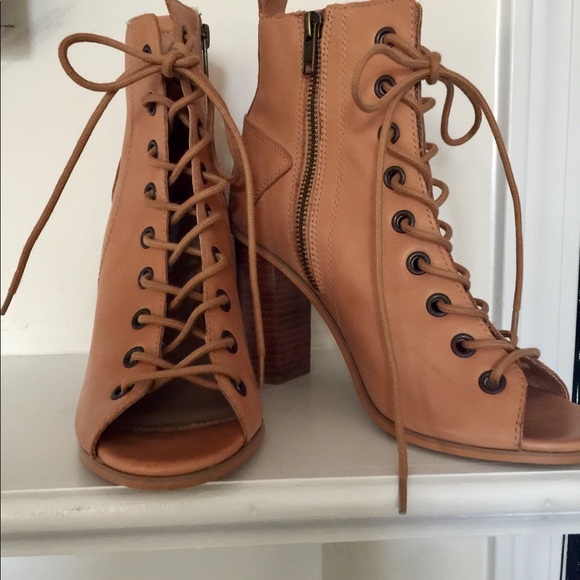 STEVE MADDEN Leather Heels - Picture 5 of 9